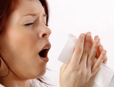 Δείτε τι μπορεί να σας συμβεί αν «κρατάτε» το φτέρνισμα